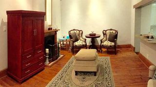 Meg's Charm | Accommodation Observatory
