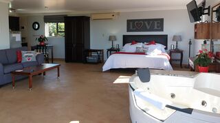 Harmony Haven Couples Retreat | Doonside Accommodation