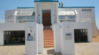One Step to the Beach | Melkbosstrand Accommodation