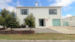 Tracey House | Accommodation Arniston