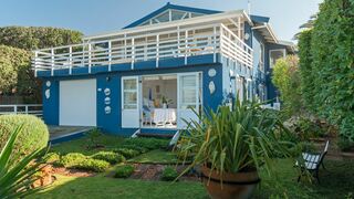 White Essence | Accommodation Sandbaai