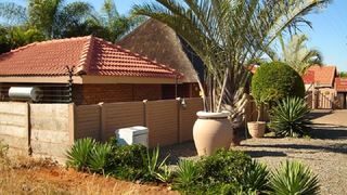 Bushmen Inn Premier Lodge | Accommodation Musina(Messina)