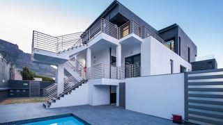 Art Deco Luxurious Apartment | Vredehoek Accommodation