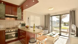 Sandy Bay Luxury Apartments Bloubergstrand | Self-catering Bloubergrant