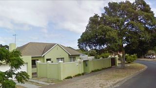 41 On Cedar | Thornton Self-catering