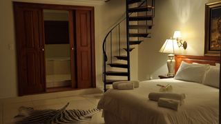 Royal Square Safaris | Self-catering Northam