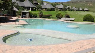 Drakensberg Gardens Fairways - Heartwood Mountain Cottage | Natal Midlands Specials