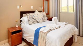 Chaka's Rock Chalets | Self-catering Shakas Rock