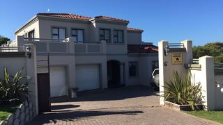 Pearl Oyster | St Francis Bay Accommodation