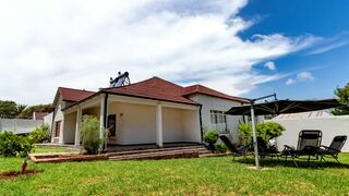 Aura Guest House | Accommodation Marshalltown