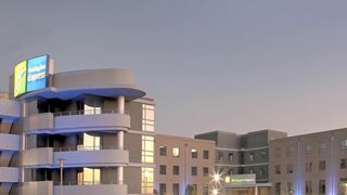 Holiday Inn Express Sandton Woodmead | Accommodation Gallo Manor