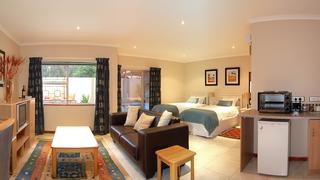 Marren House | Accommodation Summerstrand