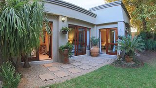 Luna Serena Guest House & Luxury Apartments | Accommodation Parkmore
