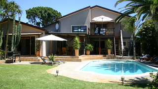 4 Beaches Guest House | Accommodation Table View
