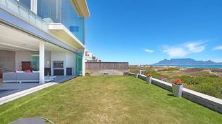 Modern Beach House With Pool & Jacuzzi | Accommodation Big Bay