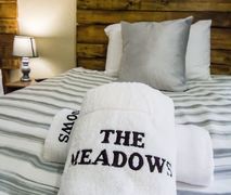 The Meadows Guest House | Accommodation Aviary Hill