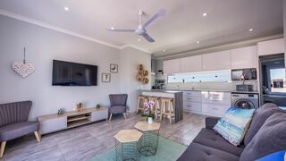 8 on Rowallan | Accommodation West Beach