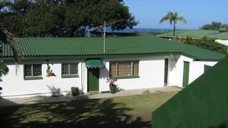The Family Beach Cottage | Accommodation Blythedale Beach