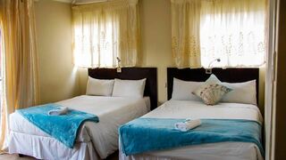 One World Airport Lodge | Accommodation Rhodesfield