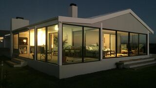 Voir la Mer - Panoramic mountain and sea views | Grotto Bay Specials