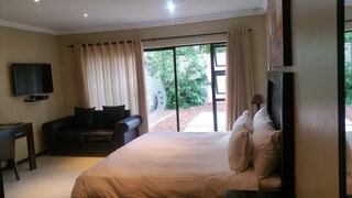 Emzini Guesthouse | Accommodation Universitas