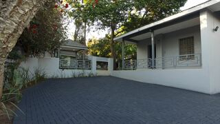 The Cascades Lodge and Apartments | Accommodation West Acres Central