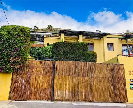 Sun & Sea Downtown Mediterranean Villa
