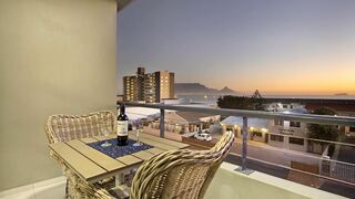 La Cabina 404 | Bloubergrant Specials