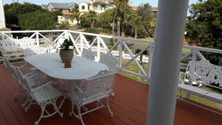 De Witte Beach House | Hersham Accommodation