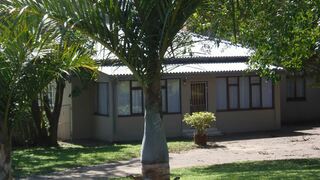 Queens House | Manaba Beach Accommodation