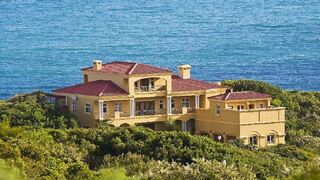 Whale Tails Beach Villa | Cola Beach Accommodation