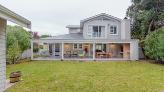 Fiddlewood House | Leisure Island Accommodation