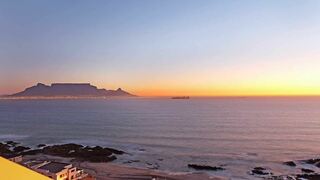 Seaview Sunsets by AirAgents | Bloubergstrand Self-catering