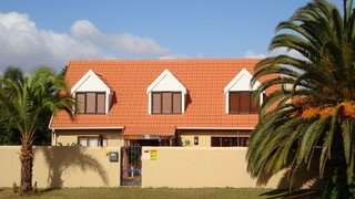 Pentzhaven Guest House | Table View Accommodation