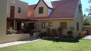 Pentzhaven Guest House | Accommodation Table View