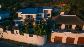 Riverside Lodge | Accommodation Bluewater Bay