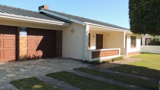 Pepper Tree Cottage | Sandbaai Self-catering