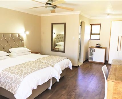 Loerie Guest Lodge