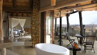 Nambiti Plains Private Game Lodge | Nambiti Private Game Reserve Accommodation
