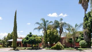 Cul-de Sac Guesthouse | Oudtshoorn Accommodation
