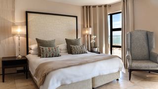De Merindol Luxury Apartments | Strand Accommodation