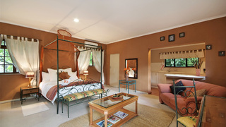 Guest House Le Petit Chateau | Durbanville Accommodation