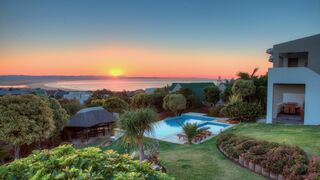 The Ocean Bay Luxury Guesthouse | Accommodation Wavescrest (Jeffreys Bay)