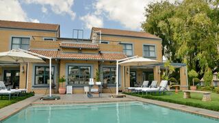 Courtyard Eastgate | Hotels Bruma