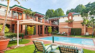 Courtyard Rosebank | Hotels Rosebank