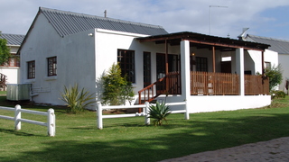 Solitaire 14 | Central Jeffreys Bay Accommodation