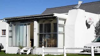 Solitaire 13 | Central Jeffreys Bay Accommodation