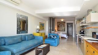 702 Canal Quays | V & A Waterfront Specials