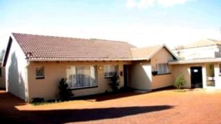 Monsoon Guest Lodge | Kempton Park Accommodation
