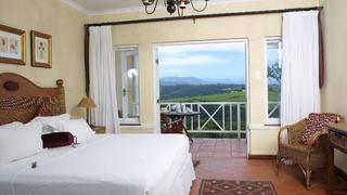 Hilltop Country Lodge | Victoria Bay Accommodation